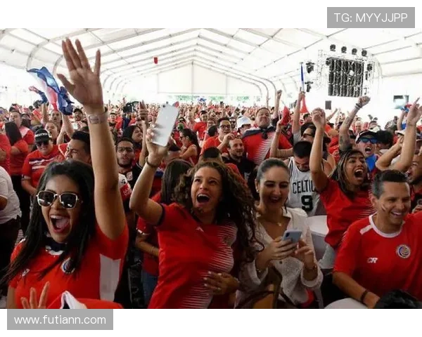 足球明星闲暇时光街头购物探秘时尚与运动的完美结合 足球明星闲暇时光街头购物探秘时尚与运动的完美结合